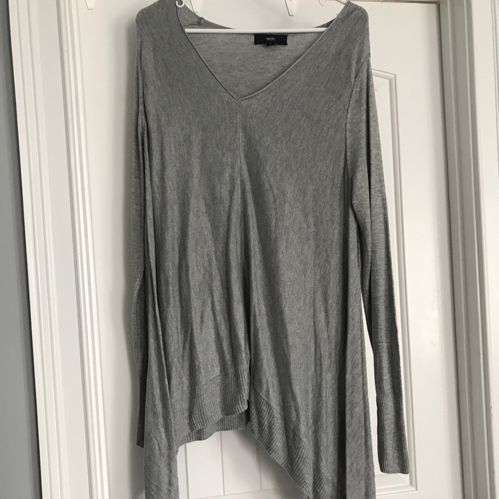 Grey shark tooth hem v neck sweater